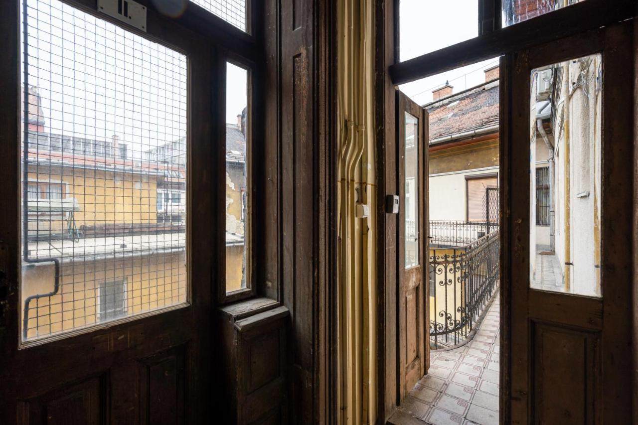 Live Star Apartment Budapest Extérieur photo